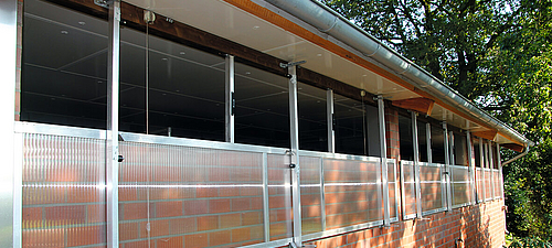 Ventana elevadora Lubratec Abrir la ventana elevadora Lubratec en un edificio estable